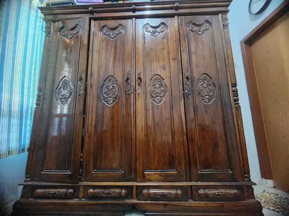 Lemari jepara 4 pintu
