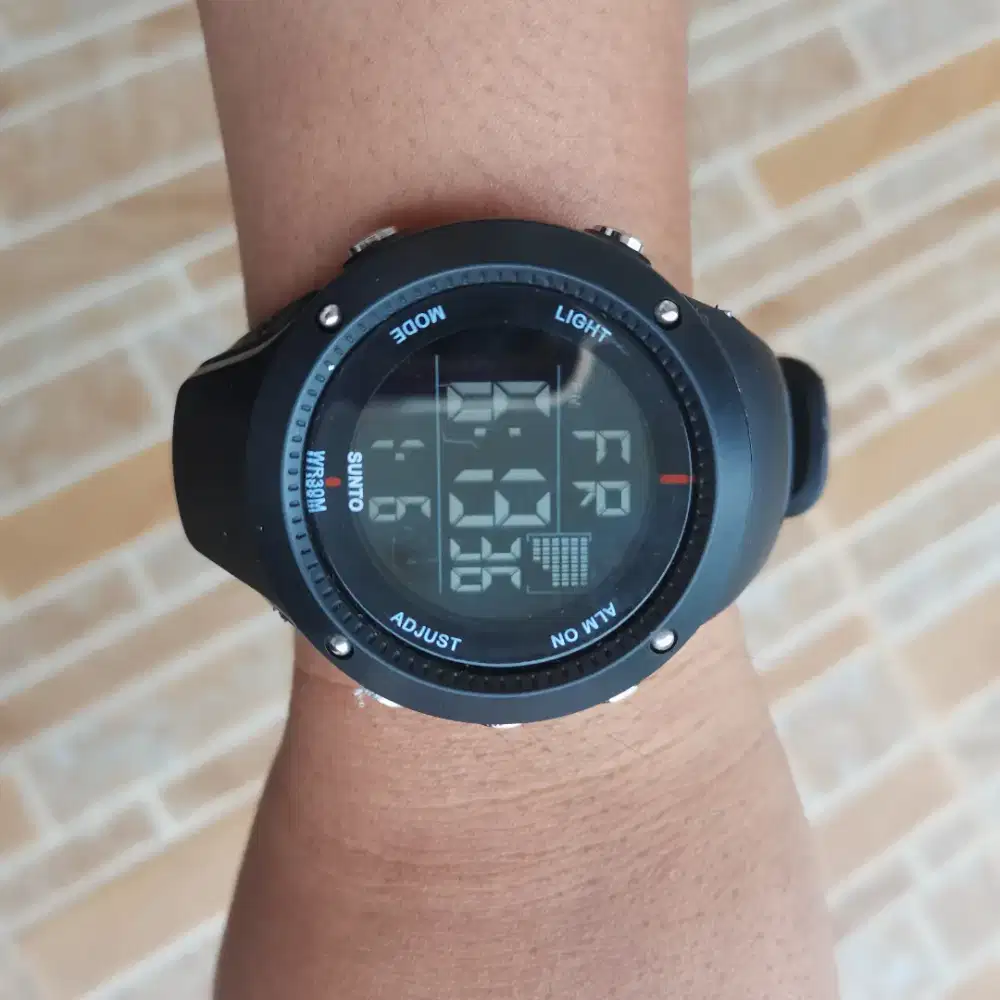 1247. JAM TANGAN SUNTO WARNA HITAM  PRELOVED