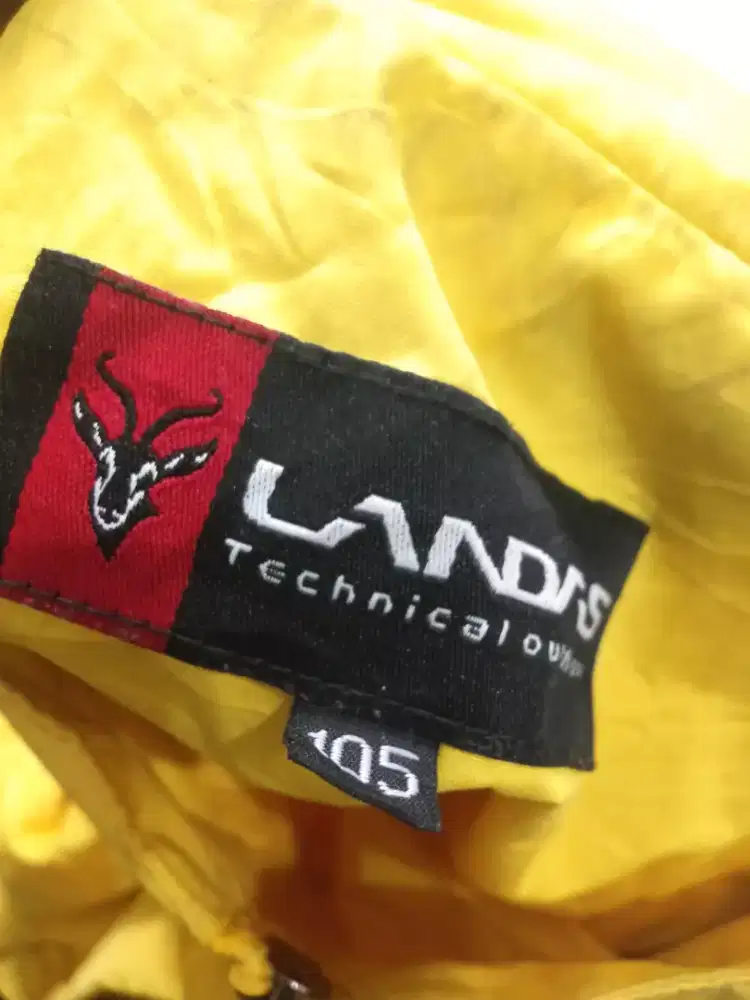 JAKET BAHAN PARASUT OUTDOOR