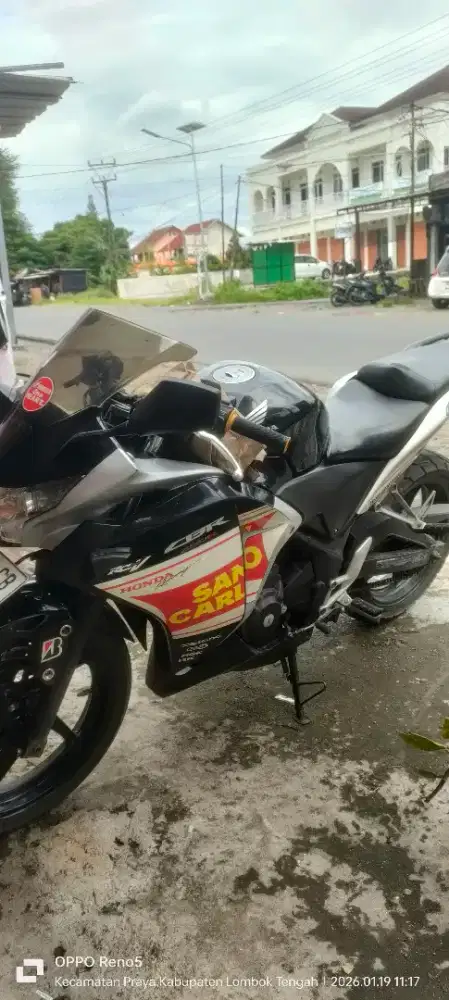 HONDA CBR 250R  masih mulus terawt