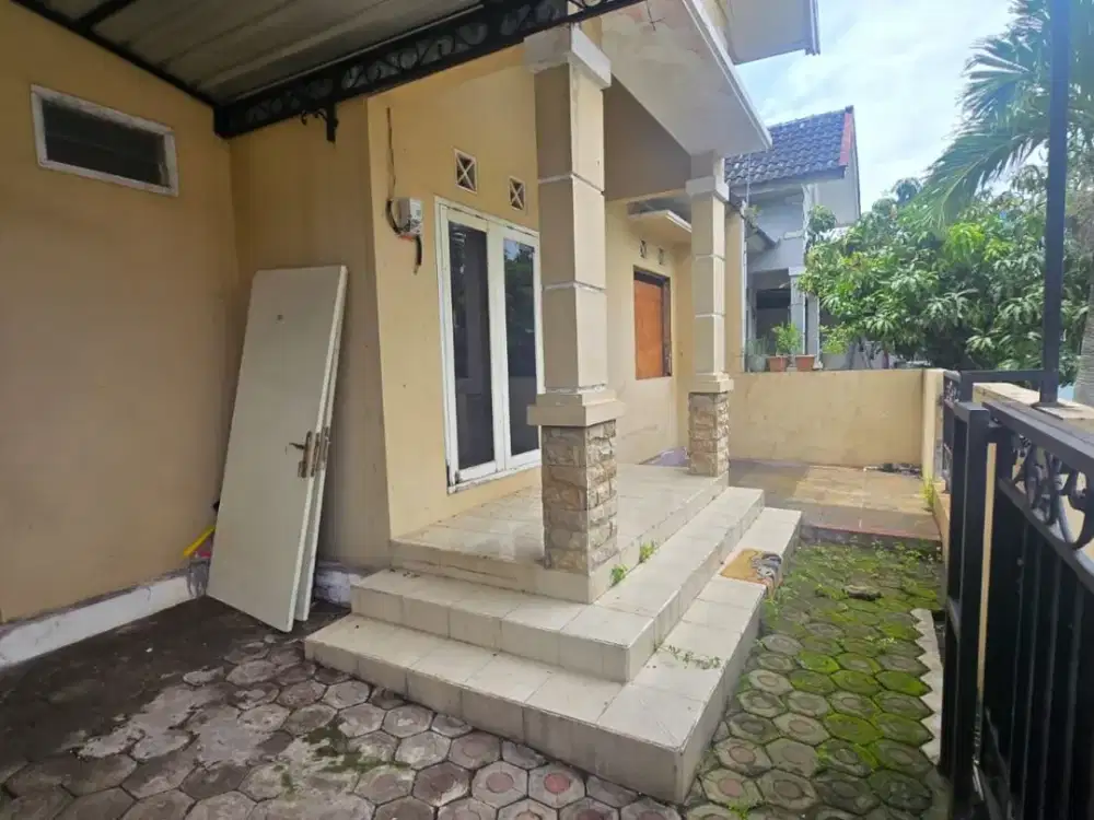 Dijual Rumah Lokasi Strategis Di Perum Woltermonginsidi Baru