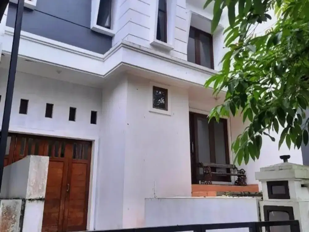 Rumah siap huni di Graha Candi Golf