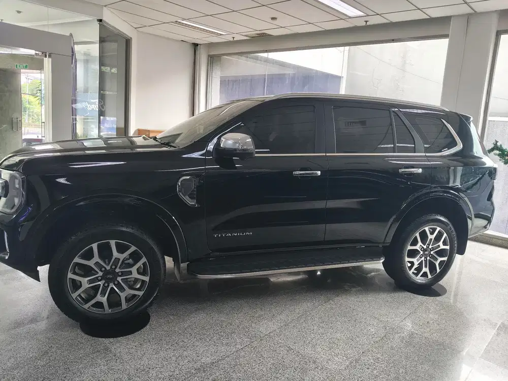 Dijual cepet ford everest titanium 2.0L vin 2025