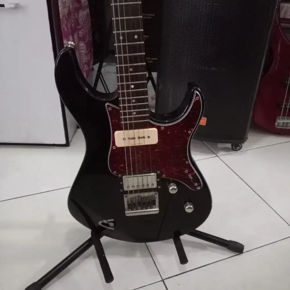 Gitar Electrik Yamaha