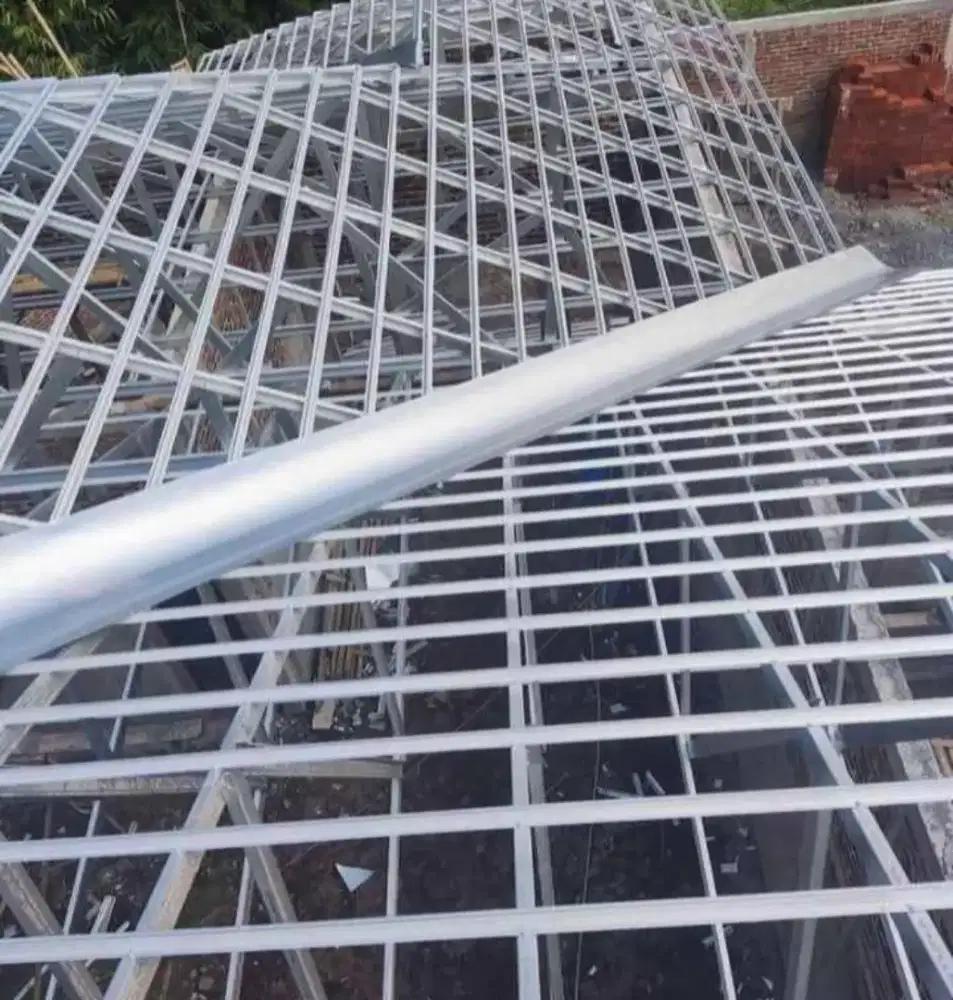 Atap baja ringan terpasang