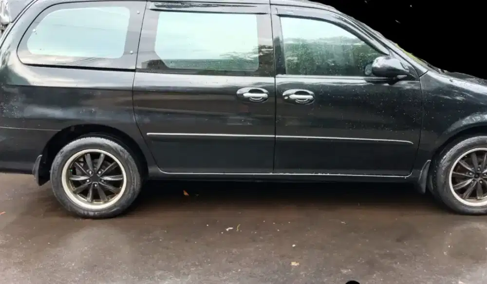 KIA carnival tahun 2000