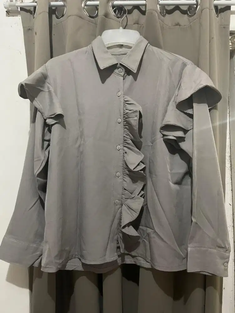 Blouse Wanita Abu-Abu Grey Ruffle/Rempel Size M | Preloved