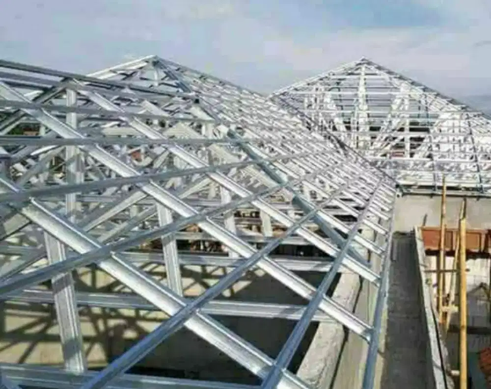 TERPASANG ATAP RUMAH, GUDANG,MASJID,SEKOLAHAN BAJA RINGAN C.75-75 SNI