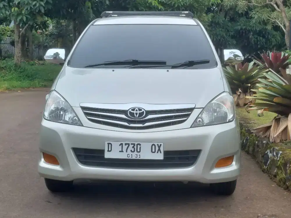 Toyota INNOVA V AT 2011 bensin