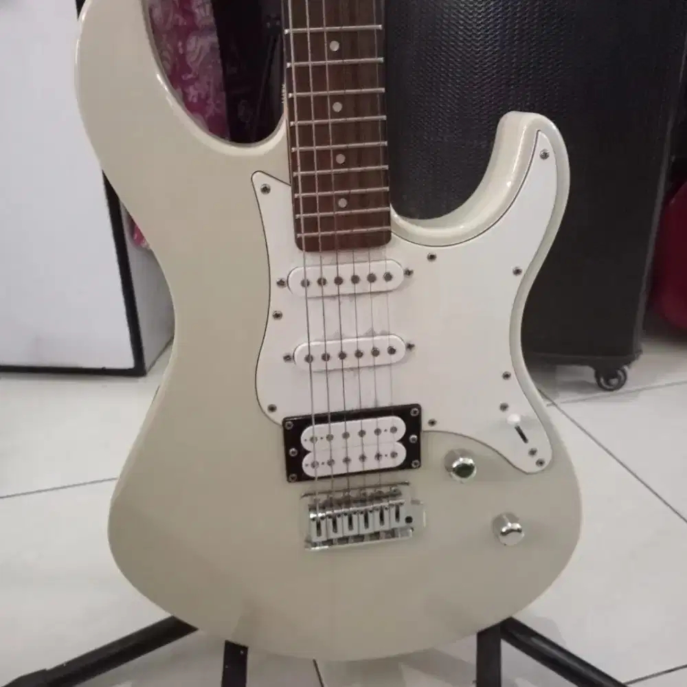 Gitar Electrik Yamaha