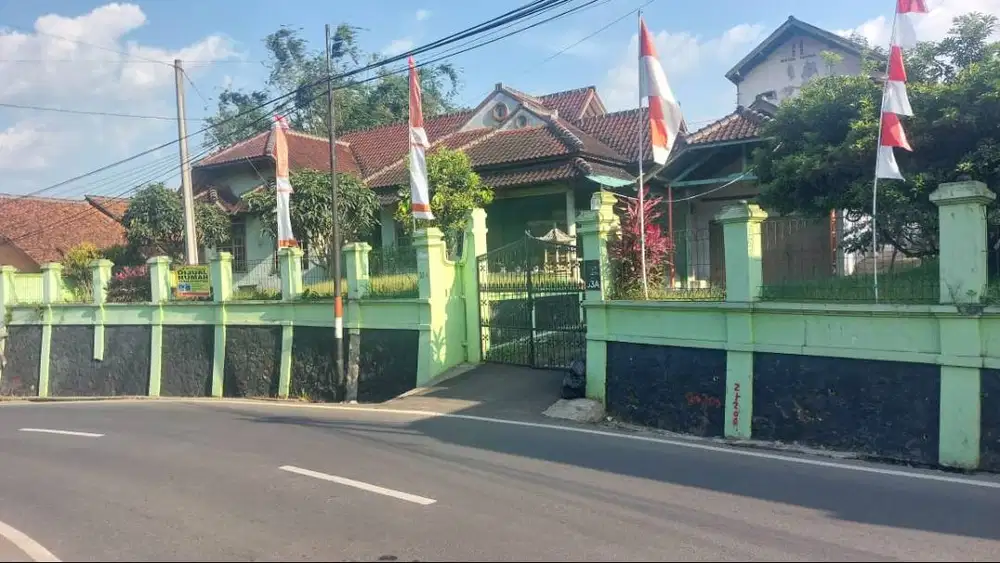 Dijual Rumah Siap Huni, Strategis, Pinggir Jalan, Bebas Banjir