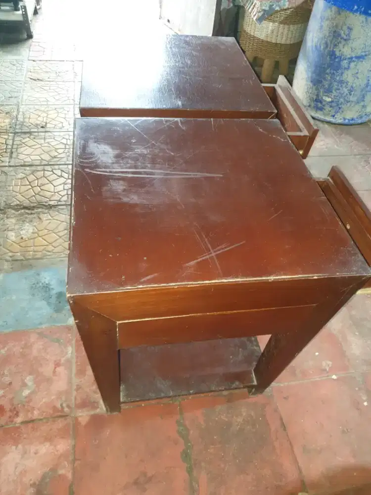 2 unit Meja minimalis