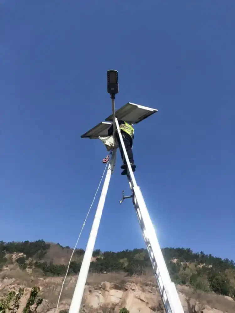 Lampu PJU bentuk UFO untuk jalan