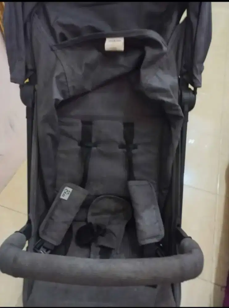 Stroller Bayi Merek Chris & Olins