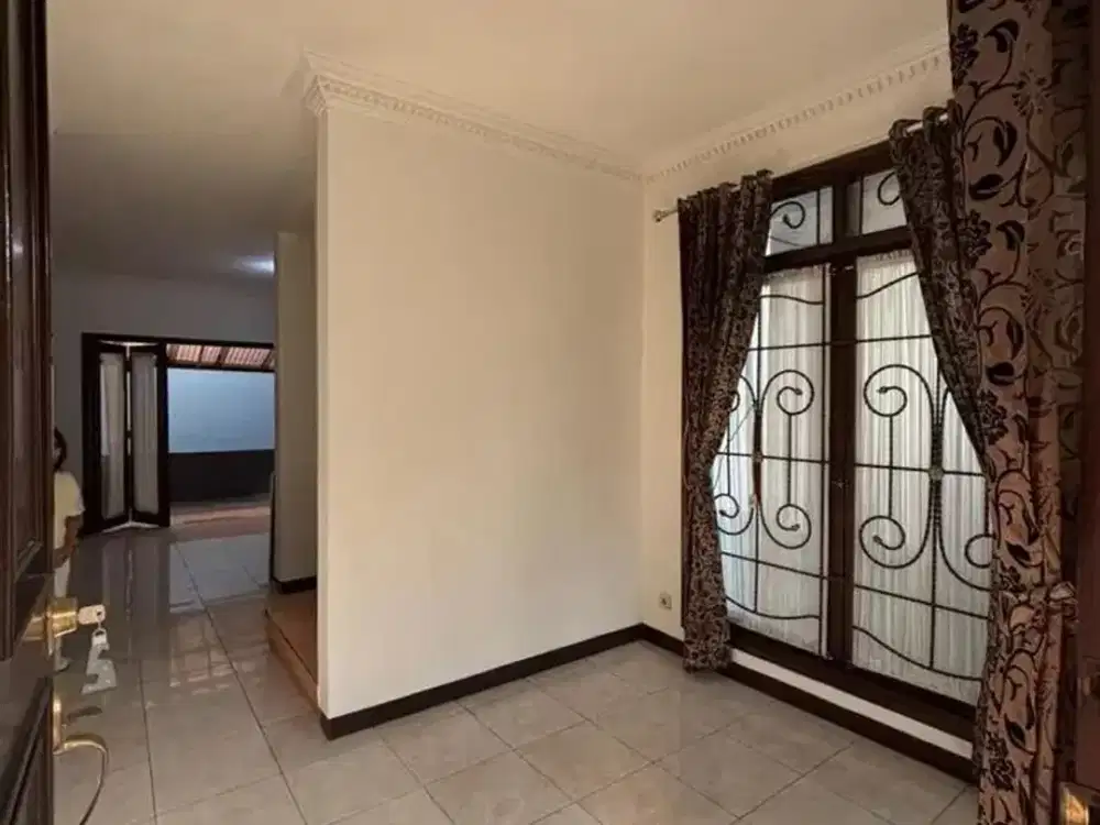 Dijual rumah Dalam komplek Kotabaru parahyangan Tatar wangsakerta