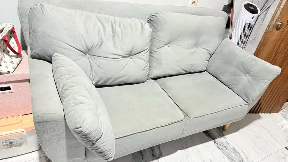 Sofa bekas dengan kondisi sangat bagus