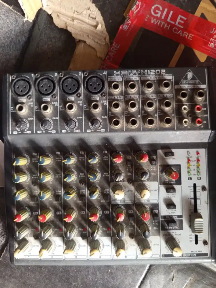 Dijual mixser  BEHRINGER XENIX 1202