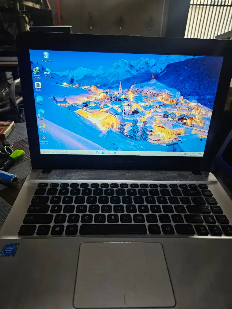 Asus x441m ram 8gb normal batre awet minus pemakaian