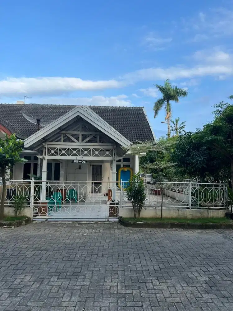 Komplek cemara hijau, posisi hook