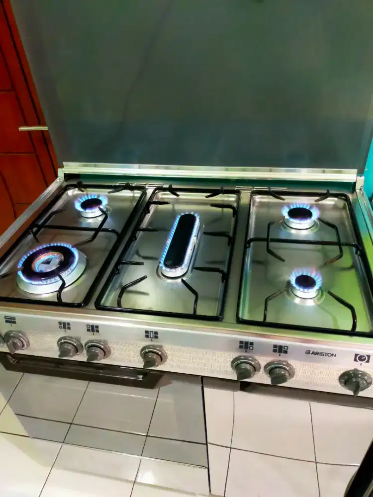 Kompor gas+oven Siap Pakai dan Siap Kirim.