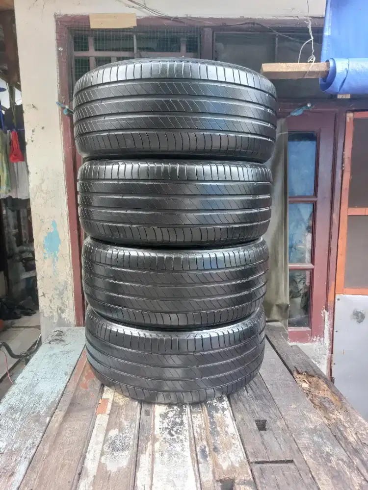 Di jual ban michelin primacy 4 ukuran  245 45 19 tahun 2022