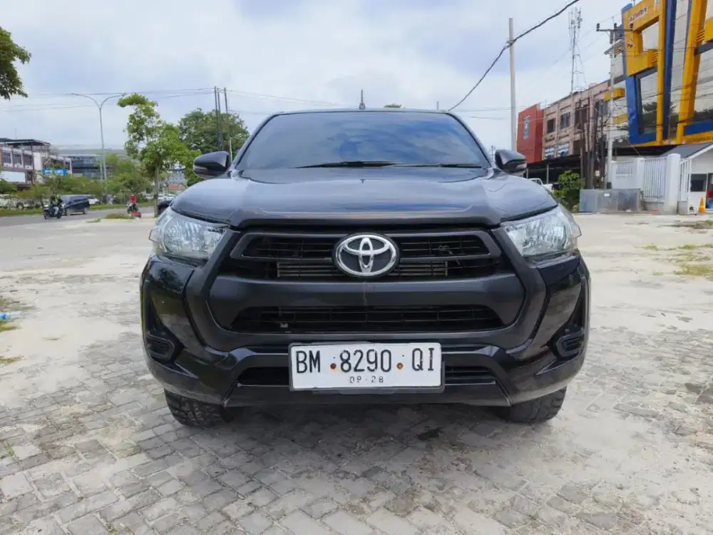 Toyota Hilux D-Cab E 4x4 2023