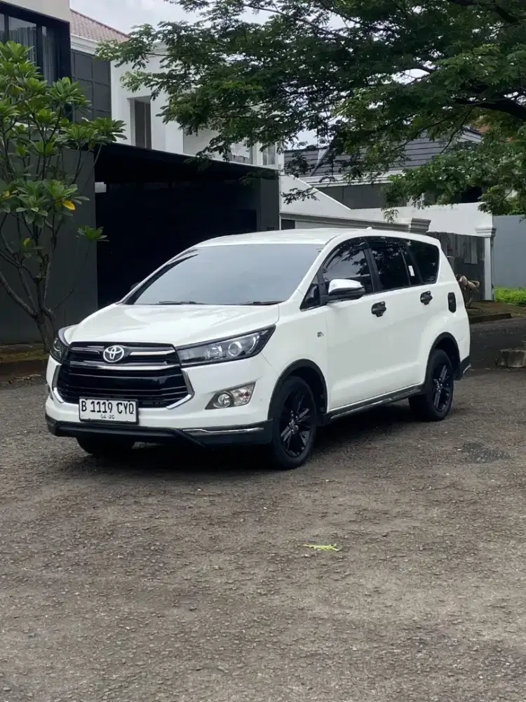 Toyota Innova Venturer 2.0 Bensin At 2018