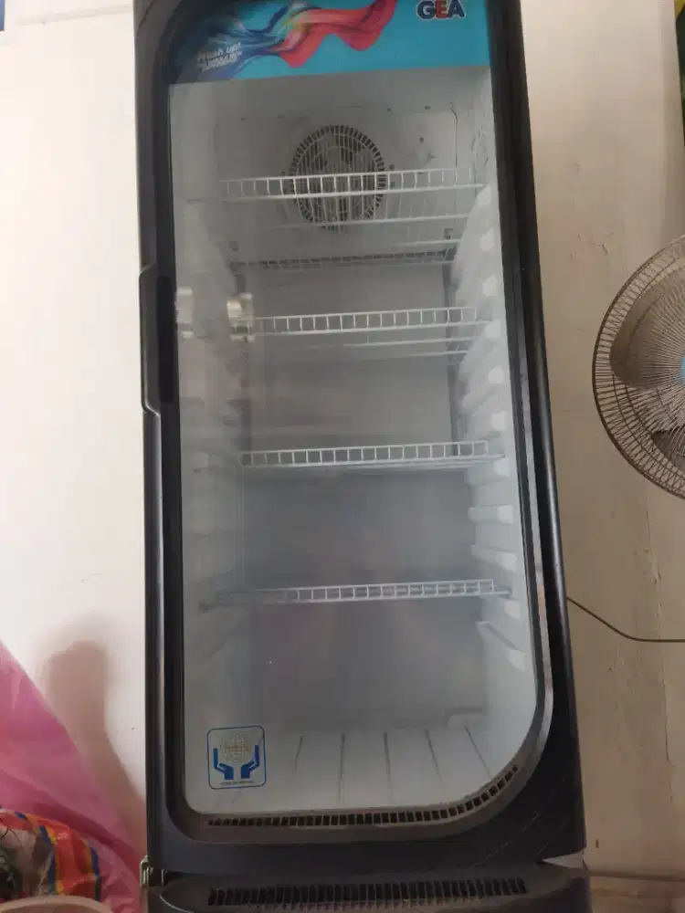 Showcase Gea bekas( hanyai pakai sekitar 3 bulan)