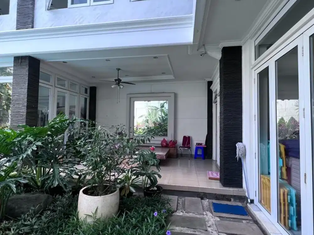 Dijual Rumah Cakep di Kemang Gaya American Classic