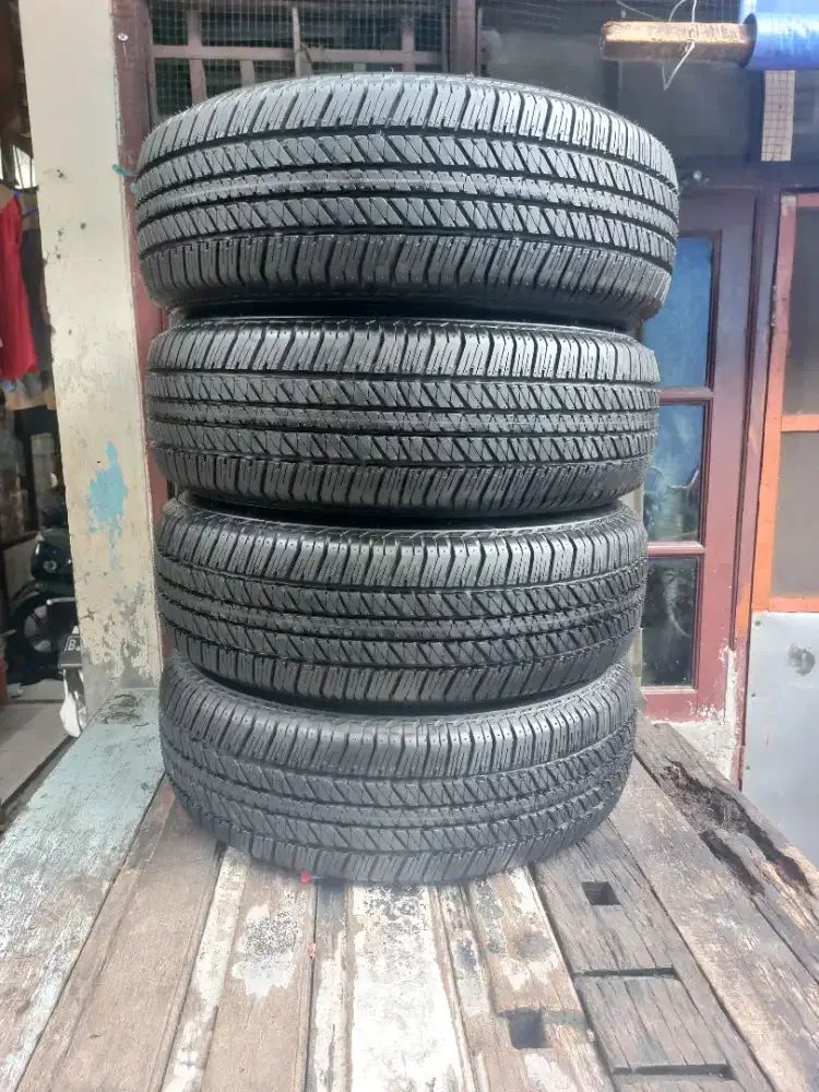 Di jual ban bridgestone ukuran 265 65 17 copotan baru tahun 2024