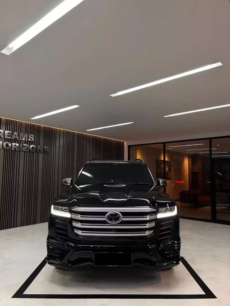 Toyota Land Cruiser 300 VXR 2023 Black Hitam LC LC300 300VXR VX R