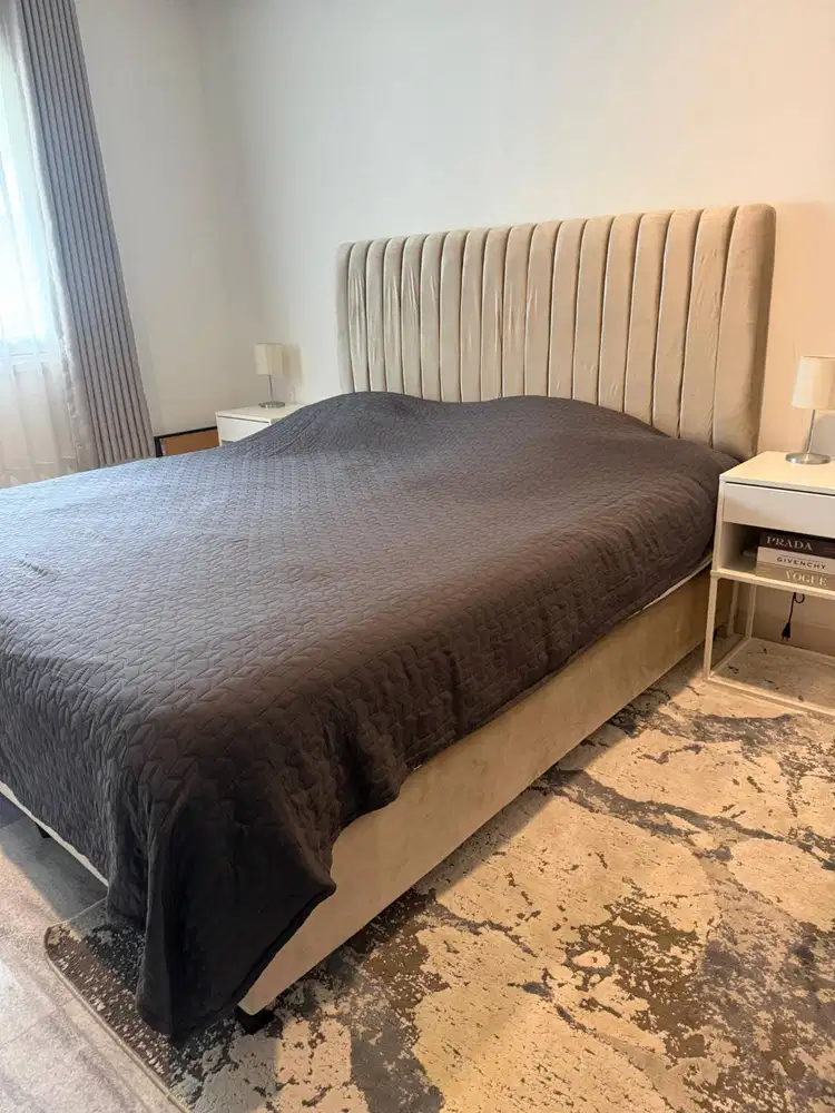 Rangka Tempat Tidur dan headboard / Bedframe with headboard