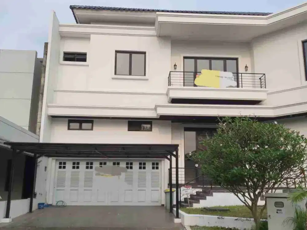 Rumah luas. Siap huni. Bebas banjir. 2 lantai. Dekat Sekolah.