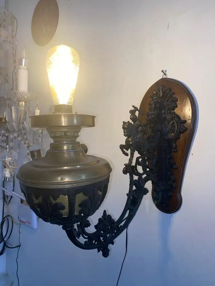 Lampu dinding Eropa ukuran besar rangka besi tangki kuningan