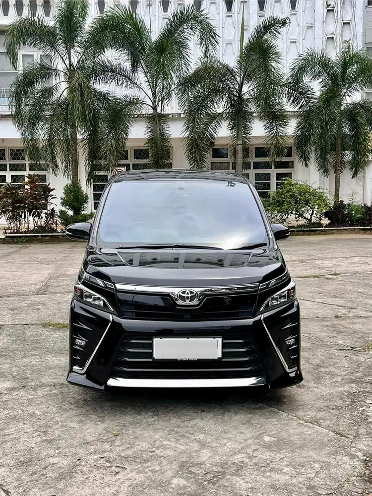 Toyota Voxy 2.0 AT 2019 / 2020
