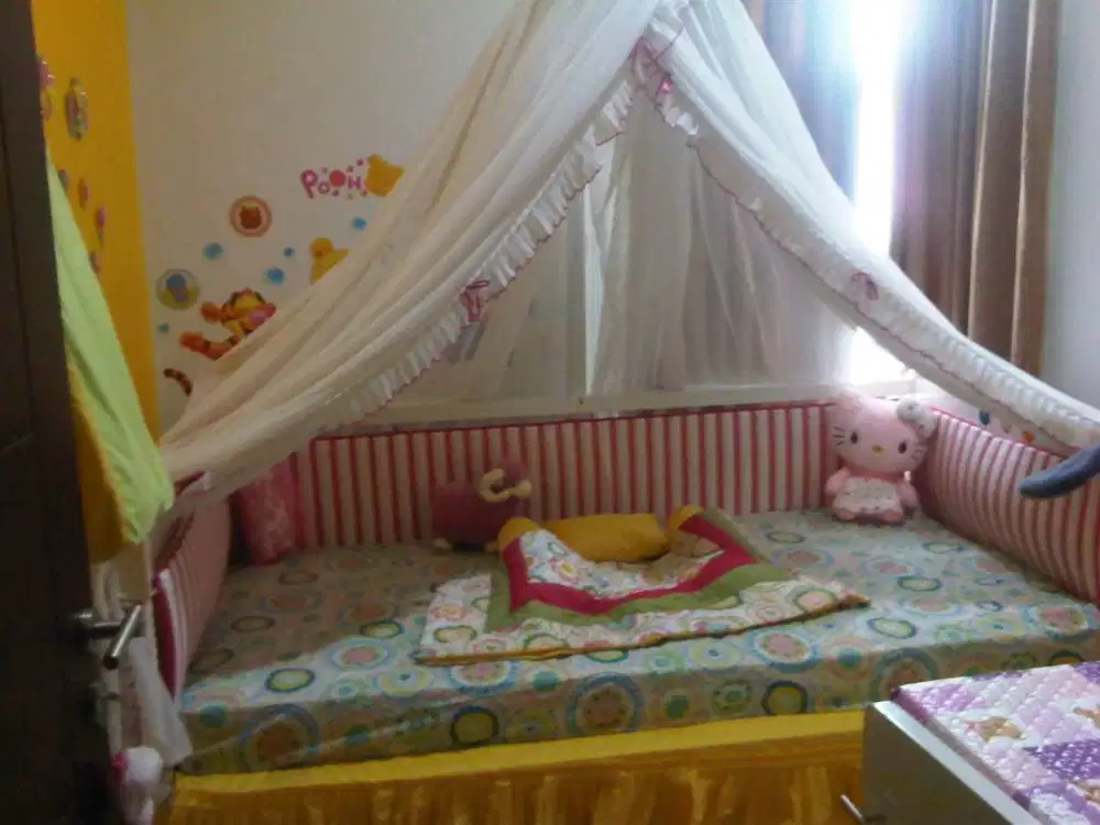 Ranjang bayi 100 x 100 x 25 cm fullset dan rumah barbie