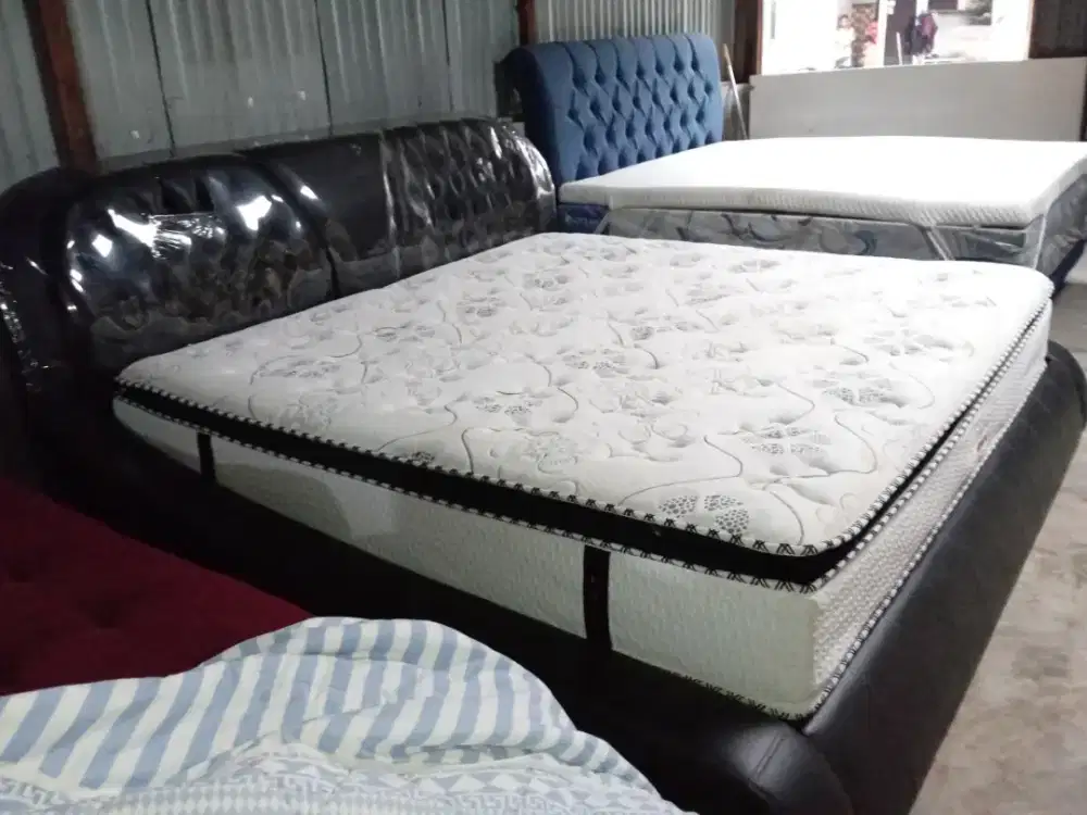 DIJUAL SET SPRINGBED HELUX FRESSIA 7 KAKI / 200X200 BEKAS 85%