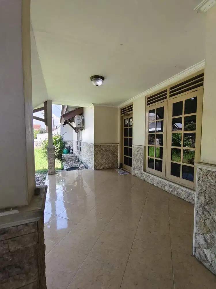 Disewakan rumah/kantor di area condong catur sleman