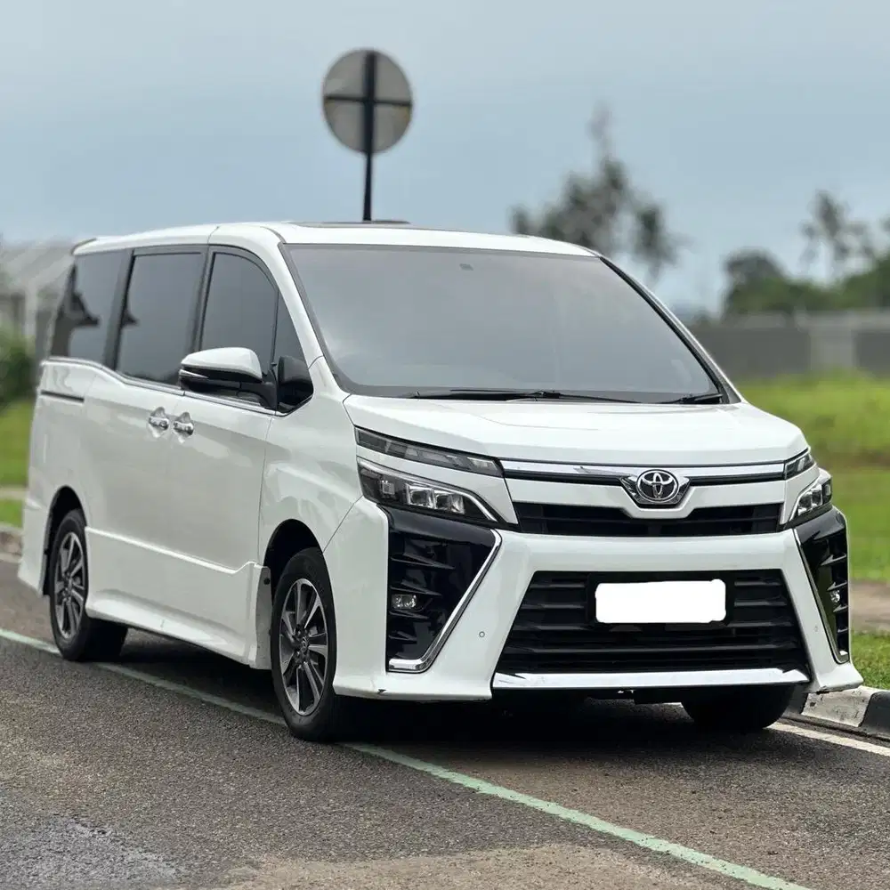 (CASH) Toyota Voxy 2020