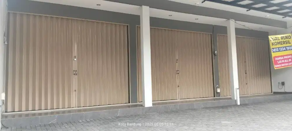 Gerbang kantor Pagar Folding Gate dan Rolling Door Bandung Berkualitas