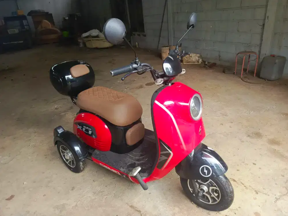 Jual Sepeda Listrik Roda Tiga Genio Easton XL1 Thn 2024, kondisi mulus