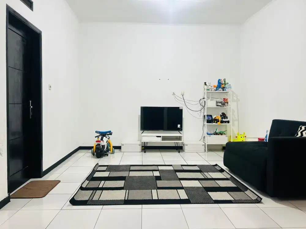 DIJUAL RUMAH HOEK Taman Cibaduyut Indah 3 – Cluster Baru, Bangunan Baru, Sgt Terawat, strategis;full kitchen set; kompor tanam LC