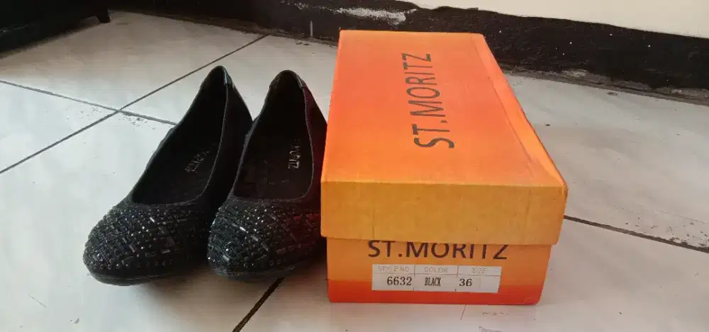Flat Shoes Hitam Moritz Bekas