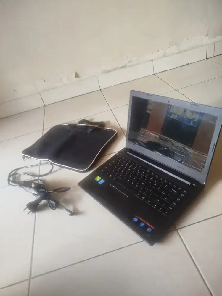 Laptop Lenovo ideapad 100 Layar 14in Lengkap & normal + Batre Awet