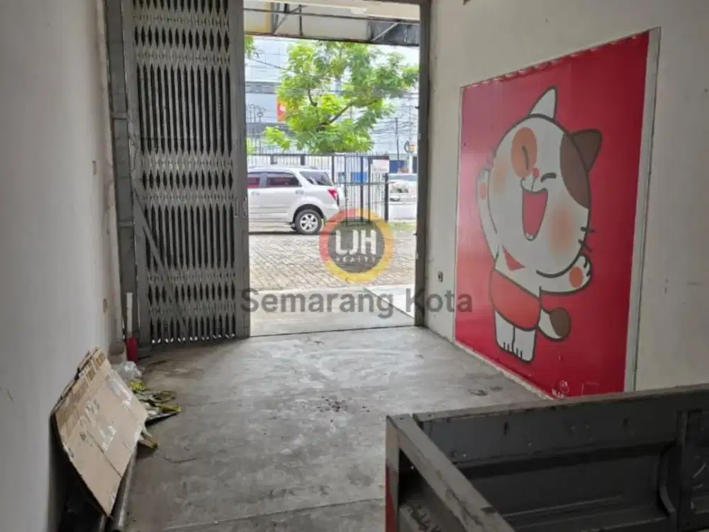 Bangunan usaha di jalan Pandanaran