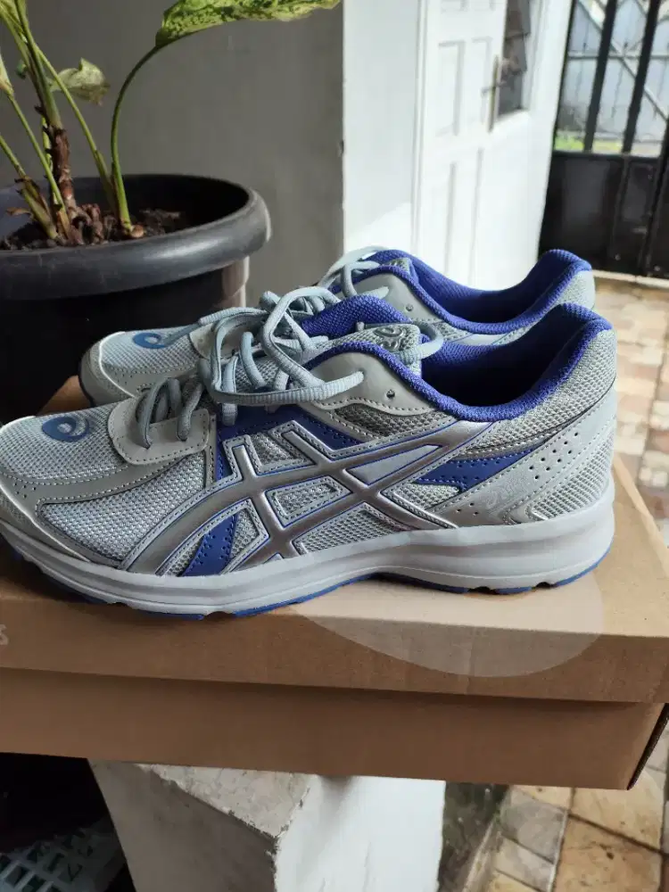 Sepatu Asics JOG100S Size 44 NEW