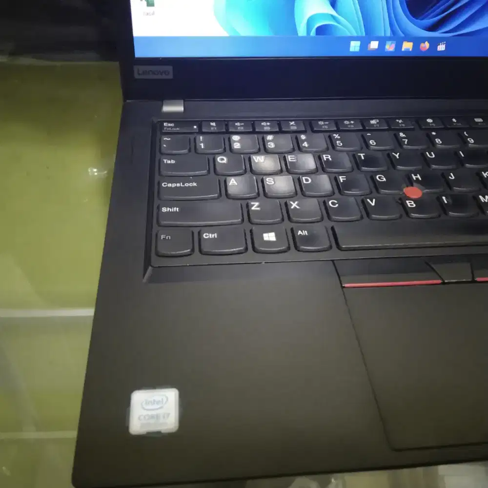 Lenovo thinkpad t490 Core i7 ram 16gb SSD M2 256gb layar full hd