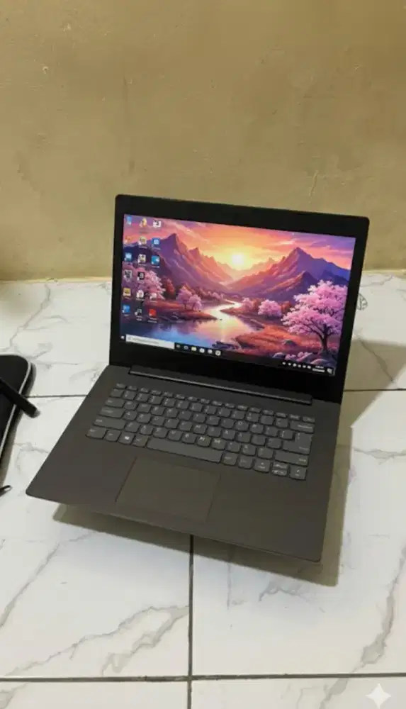 Lenovo Ideapas 320-14AST 
Amd A9-9420 Radeon R5