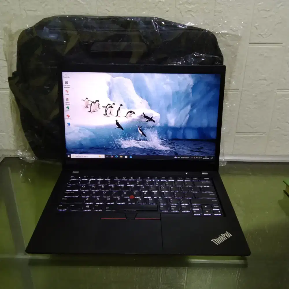 Lenovo thinkpad t490 Core i5 ram 8gb sdd M2 256gb layar fhd normal