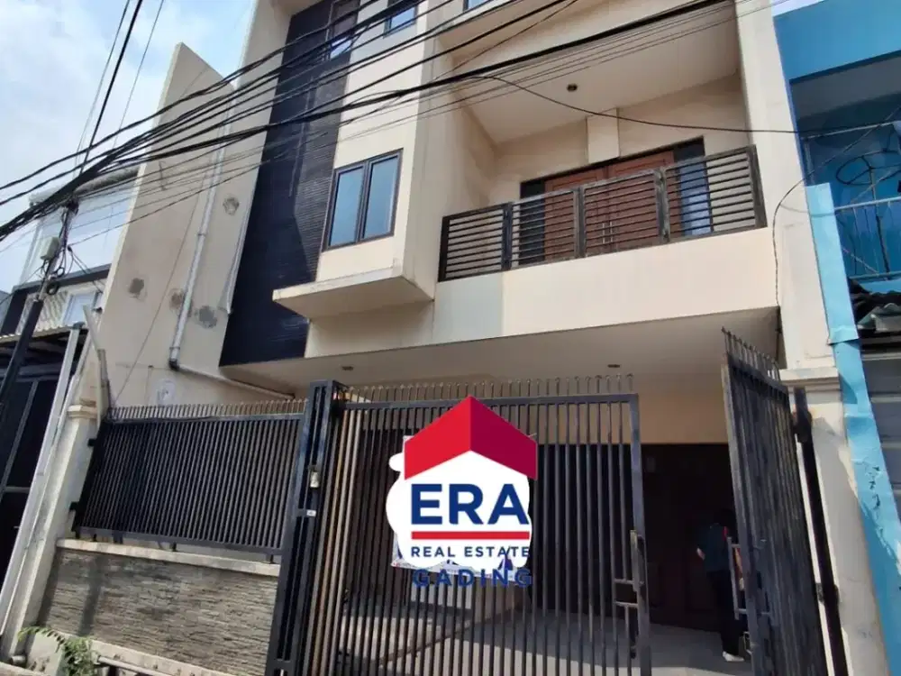 Dijual Rumah 4 Lantai + Rooftop di Graha Sunter Pratama dengan LT 100m2 dan LB 300m2 dengan harga 3,5M Nego